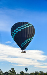 Obraz premium Enjoying travelling with hot air balloon in the clear blue sunrise morning sky for family gathering and school holiday travel destination