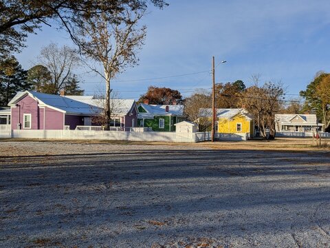 Kinston NC - colorful houses