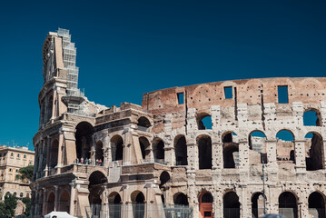 Naklejka premium The Magnificent Colloseum of Rome: An Icon of Ancient Architecture and History