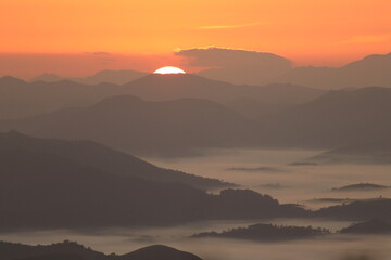 Obraz premium Sunrise over Cloud River 4