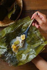 pis kopyor in banana leaves 