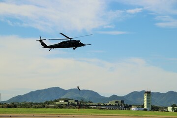 Fototapeta na wymiar 航空自衛隊UH-60J救難ヘリコプター