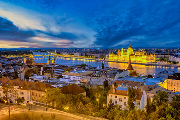 Naklejka premium Budapest Hungary, city skyline night at Hungarian Parliament and Danube River