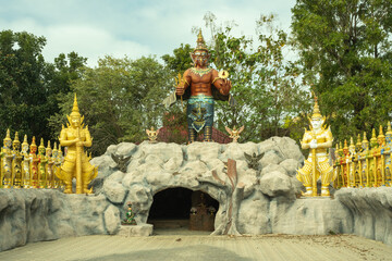 Obraz premium Ayutthaya, Thailand. 07 January 2023, Hermit Novice Ashram That Buddhakhun, holy gathering place Father Pu Hermit Museum and also a tourist destination.