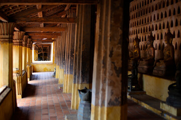 Fototapeta na wymiar Alley in the antique temple Si Saket - Vientiane-Laos