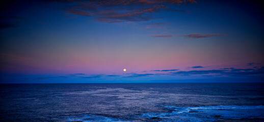 Fototapeta na wymiar full moon above the ocean