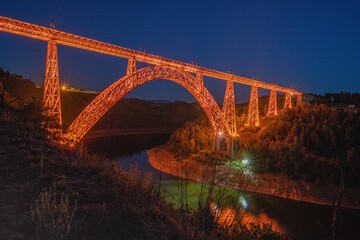 Fototapeta na wymiar Photographie de nuit du Viaduc de Garabit (Cantal / France)