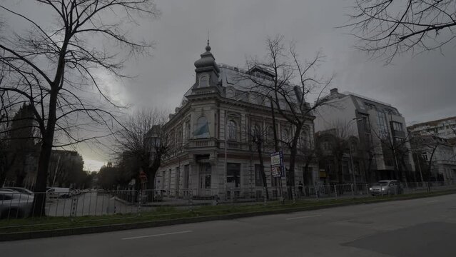 old city building and time-lapse of  the traffic | City, 4k ProRes 10bit handheld