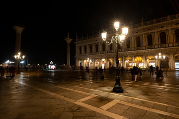 Obraz premium Hand-made lamps in Venice, Italy, in the winter season during the evening