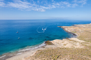 Fototapeta na wymiar Vista aerea de playa virgen con agua turquesa en tenerife islas canarias