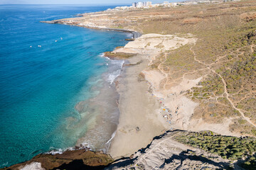 Vista aerea de playa virgen con agua turquesa en tenerife islas canarias