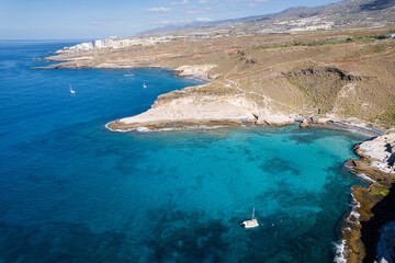 Vista aerea de playa virgen con agua turquesa en tenerife islas canarias © Chris Leon