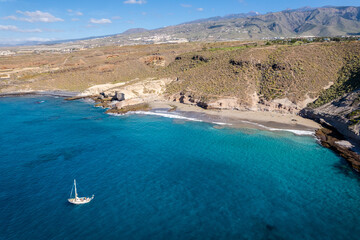 Vista aerea de playa virgen con agua turquesa en tenerife islas canarias © Chris Leon