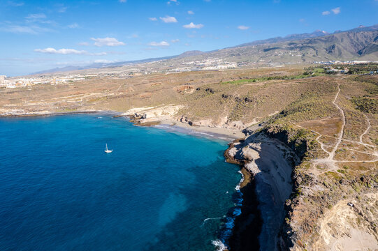 Vista aerea de playa virgen con agua turquesa en tenerife islas canarias