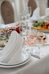 glasses on the table in the restaurant