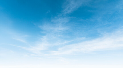 Obraz premium white clouds with blue sky background