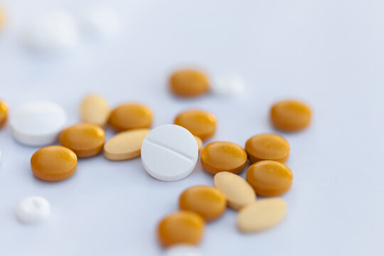 Scattered tablets focus on endone pain relief (oxycodone)