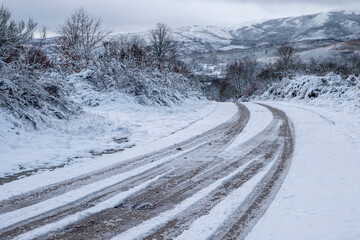 Fototapeta premium snowy landscape of a snow-covered mountain road in Galicia, Spain.