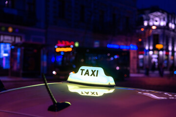 car with taxi sign - obrazy, fototapety, plakaty
