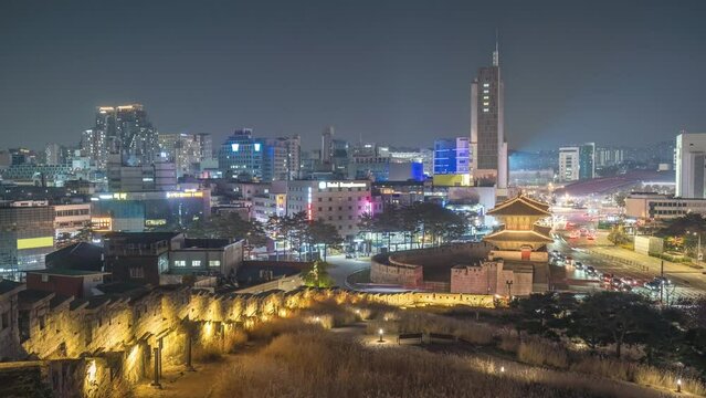 Seoul South Korea time lapse 4K, city skyline night timelapse at Dongdaemun Gate (Heunginjimun Gate) in autumn