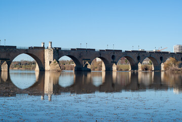 Fototapeta premium Puente viejo de la ciudad de Badajoz.