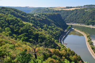 Le Roche de la Loreley dominant le Rhin, vus depuis l'Hühnertempel