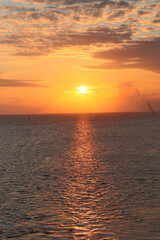 sonnenaufgang &uuml;ber dem meer