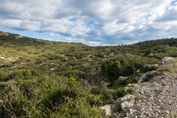 Fototapeta na wymiar Paysage du massif de la Gardiole, sur le littoral méditerranéen à Frontignan