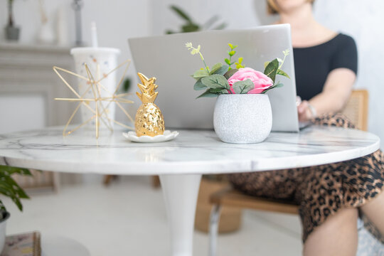 woman with laptop