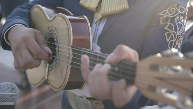  MARIACHI GUITARRA-2 4K