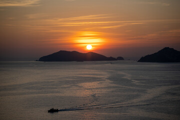 Atardecer en el océano Pacífico, Acapulco, México, Vista de la Isla de la Roqueta