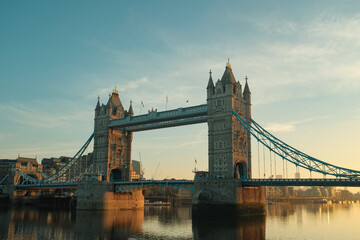 Fototapeta na wymiar tower bridge - sunrise