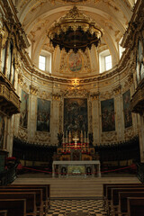 Fototapeta na wymiar interior of the church - milan