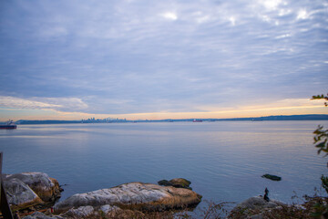 海　海岸　水平線　空　日暮れ　朝焼け　夕方　荘厳な　ノスタルジー
