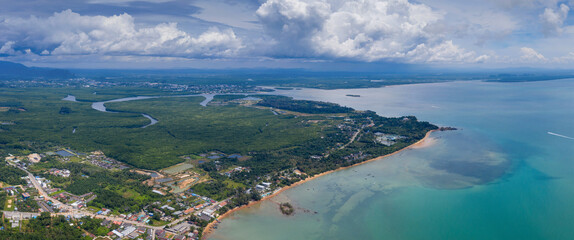 Obraz premium Panoramic aerial view of Andaman Sea coastline between Railay bay and Krabi town. Thailand.