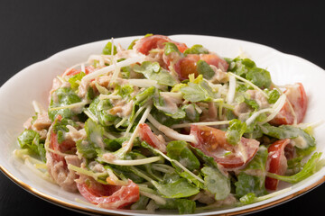 サラダセロリとツナ・トマトのサラダ