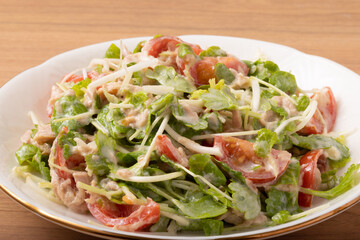 サラダセロリとツナ・トマトのサラダ