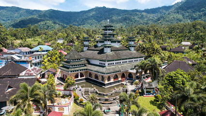 Fototapeta premium Aerial view of Raya Bayur Mosque Largest Masjid in Nagari Bayur, Tanjung Raya, Agam Regency. Ramadan Eid Concept background, Islamic background Mosque