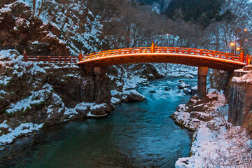 冬、夕方の日光・神橋