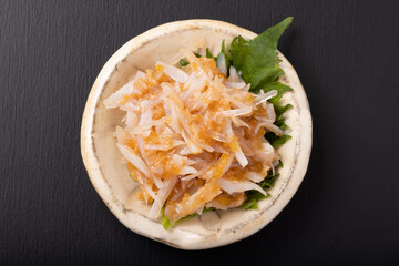 ［宮城県・気仙沼］　梅水晶　(サメ軟骨の梅肉和え)