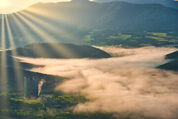 北海道の美しい朝の雲海風景
