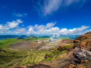 阿蘇山から望む中岳の火口と砂千里ヶ浜
