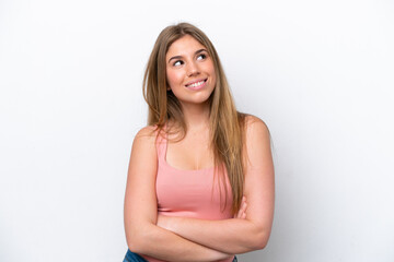 Naklejka premium Young caucasian woman isolated on white bakcground looking up while smiling