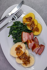 smoked flank with potato and bread dumplings and spinach