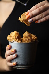 Nuggets de pollo en balde