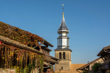 Clocher de l'église d'Yvoire, village médiéval sur le Lac Léman, l'un des plus beaux villages...