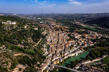 Obraz premium Fossombrone in Italy with Drone | Luftbilder vom Dorf Fossombrone in Italien