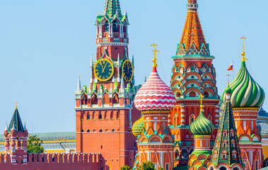Obraz premium Spasskaya Tower of Moscow Kremlin and domes of the Cathedral of Vasily the Blessed (Saint Basil's Cathedral) on Red Square in sunny summer day. Moscow. Russia