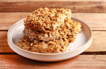 oat and nut granola bars