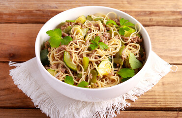 Mincemeat, pepper and zucchini noodles